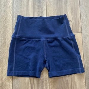 Alphalete revival shorts - XS